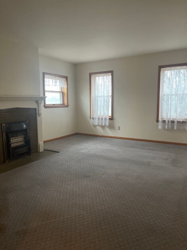 Photo - 837 E 6th St Unidad 837 East 6th Upstairs