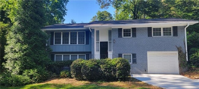 Photo - 2497 Wentworth Dr NE