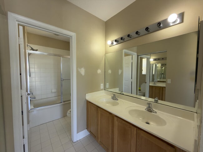 Photo - 1712 Carvelle Dr