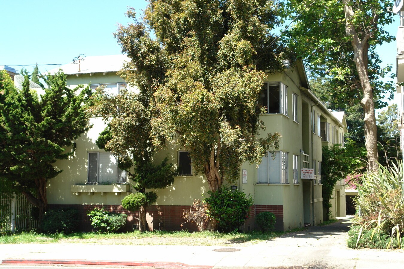 Photo - 2550 College Ave Apartments