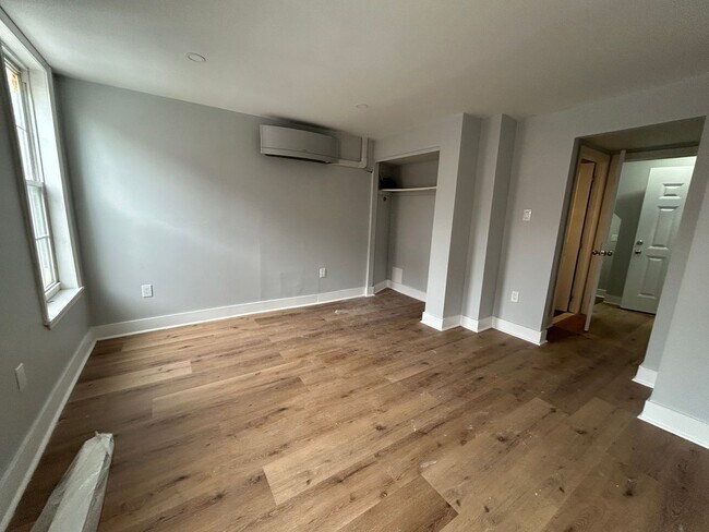 Building Photo - 430 Dickinson St Unit 2F