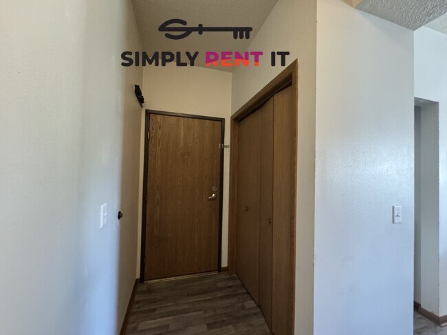 3 Bedroom 2 Bathroom with Internet!
