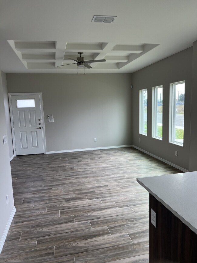 Photo - 84 E La Vista Ave Unidad 4