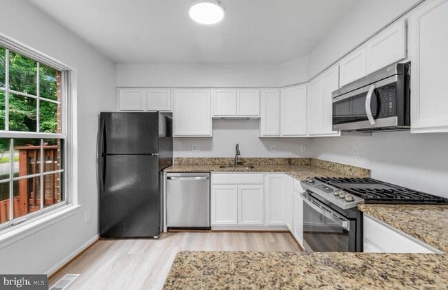 Photo - 46607 Carriage Ct