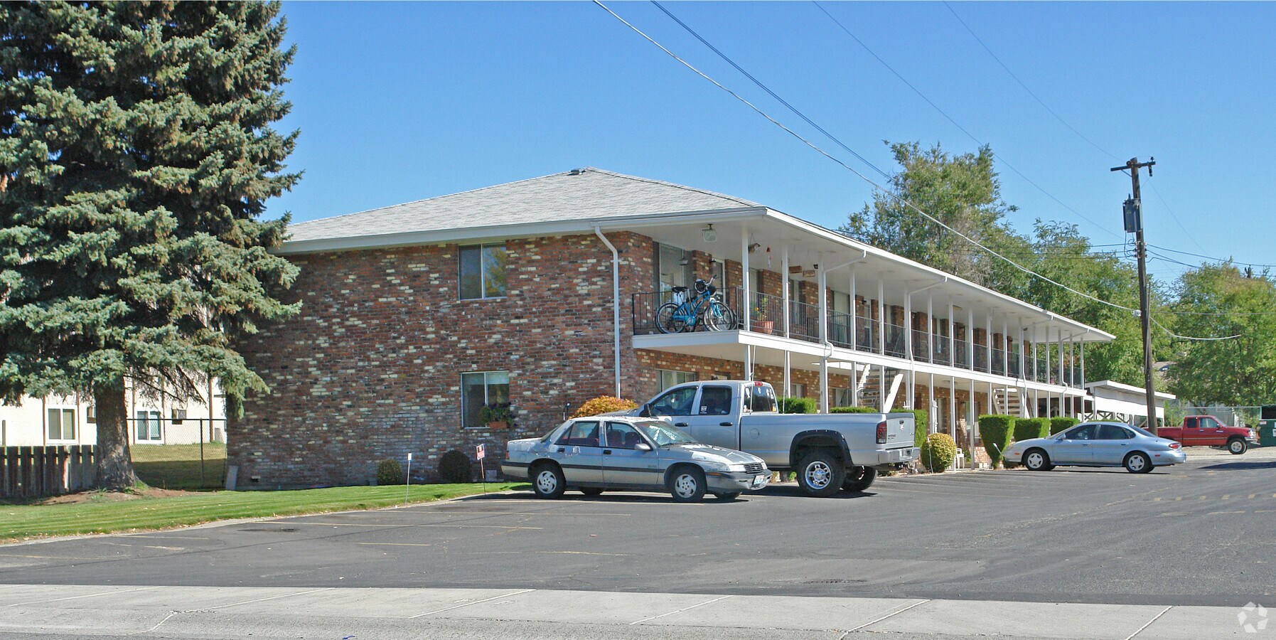 Whitworth Court - Whitworth Court Apartments
