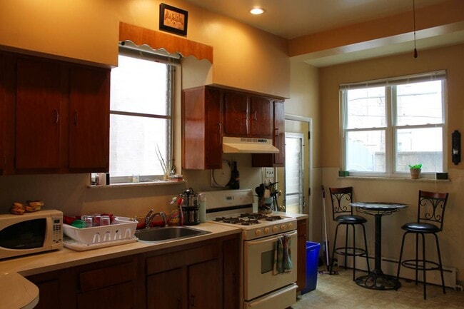Photo - Well-maintained Passyunk Square 3 Bedroom ...