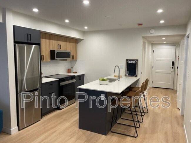 Photo - 8615-8108 108 St NW