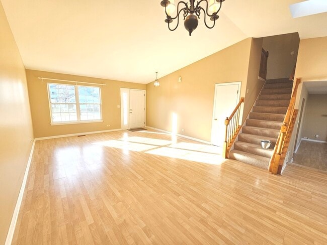 2315 Meadows Ln