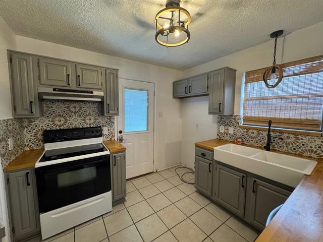 Photo - 703 Red Oak Dr