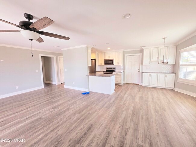 Photo - 807 S Longwood Cir