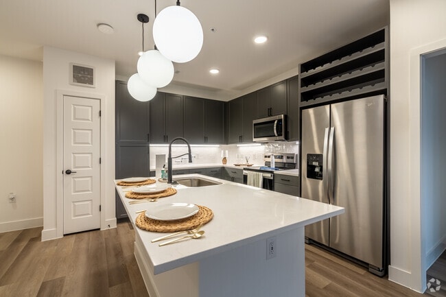 2BR, 2BA - 1065SF - Kitchen - The Howard