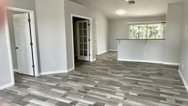 Photo - 713 Rue Labeau Cir