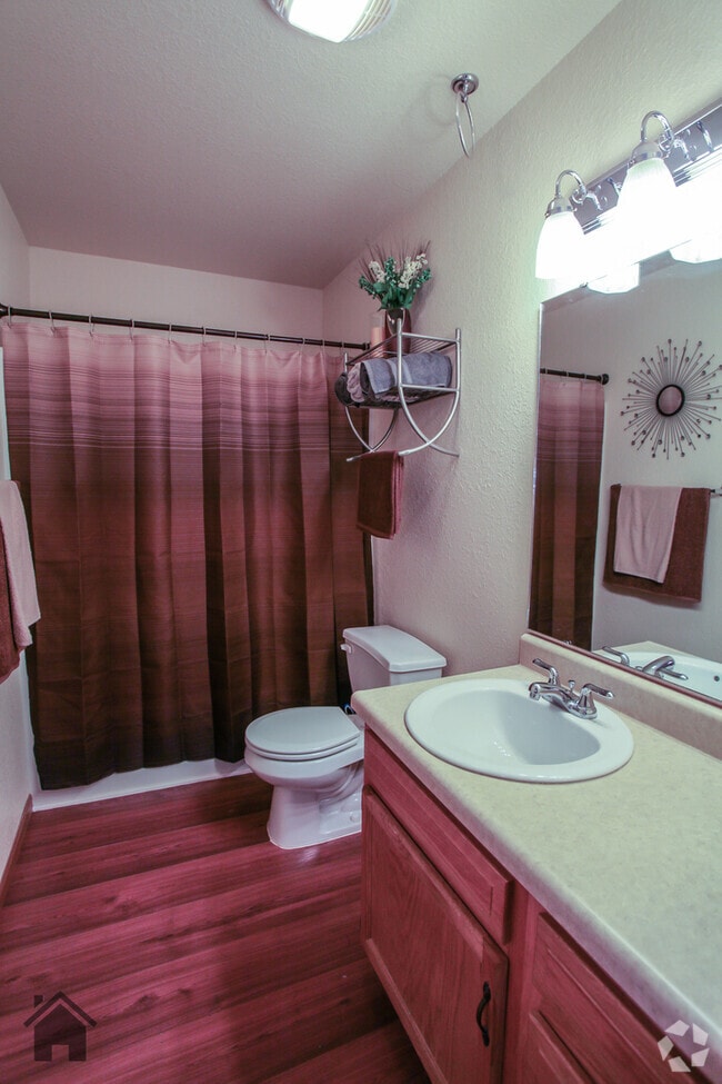 Building Photo - **FENCED YARD**BEDROOMS W/LVP FLOORING Ava... Rental