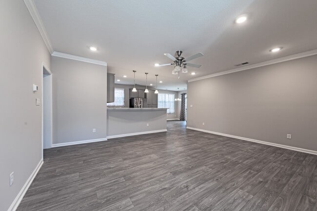 Photo - Like New one level living