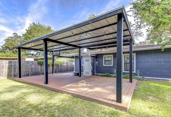 Photo - 3205 Bengston St