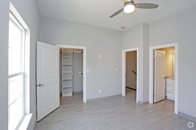 2BR, 2.5BA - 1200 SF