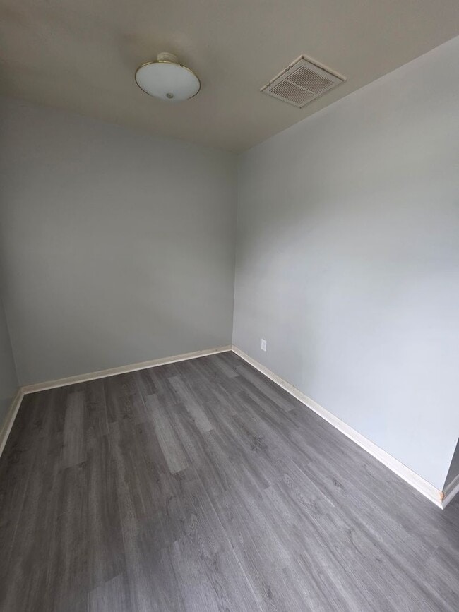Photo - 500 Henley St Unit 500 2-B Henley Street
