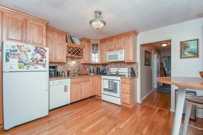 Photo - 99 Bartlett St Unit 2