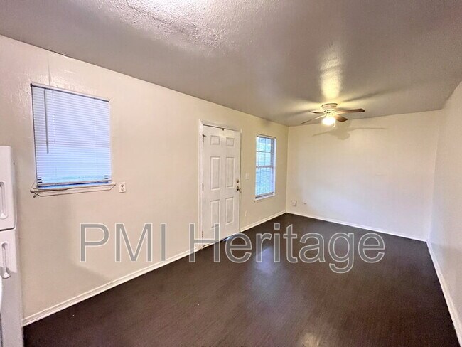 Photo - 809 E Huntsville Ave Unidad Apt 204