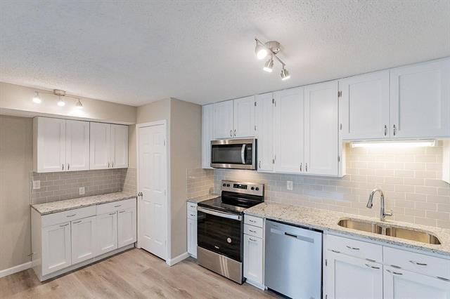 Photo - 2112 Cedarcrest Dr