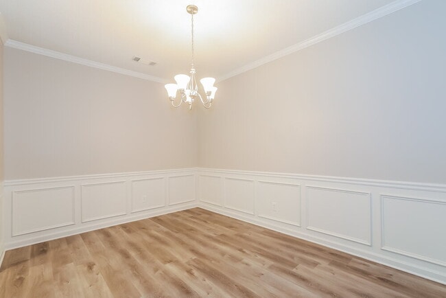 Photo - 142 Southwind Ln