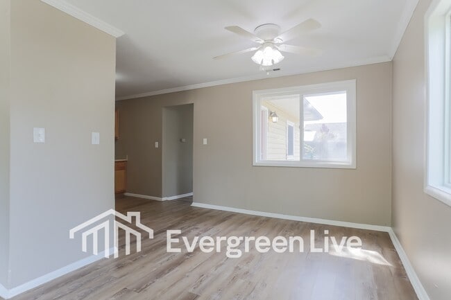 Photo - 1657 Eastbrook Dr S