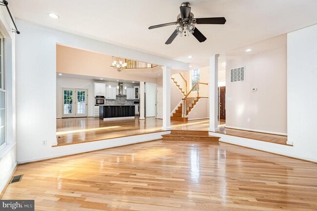 Photo - 9212 Isle of Laurels