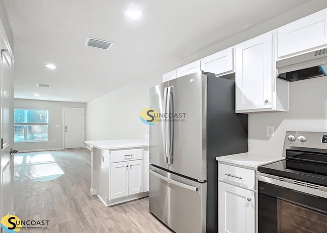 Building Photo - 9195 N Peachtree Way Rental