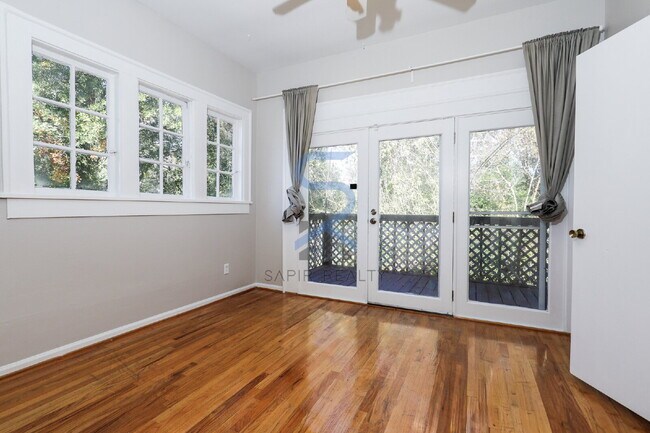 Photo - 920 Greenwood Ave NE