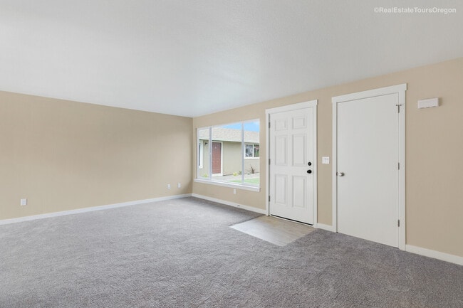 Livingroom - 151 N 29th Ave Unit B