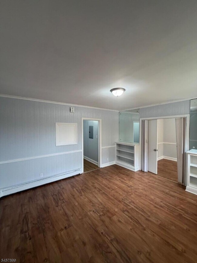 91 Lyons Ave