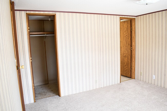 Photo - 5984 Marina View