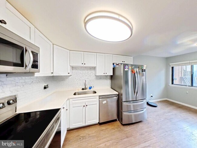 Photo - 18428 Point Seneca Pl