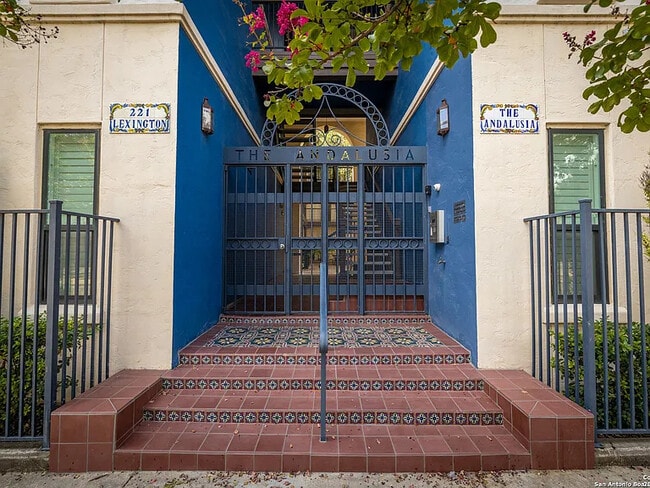 Building Photo - 221 Lexington Ave Unit 317