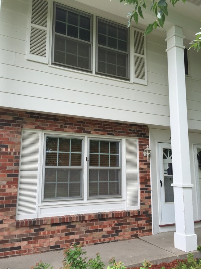 Photo - Gorgeous 2 Bedroom, 1.25 Bath Townhouse near UIHC