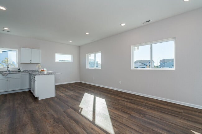 Photo - 3131-3201 Noble Dr