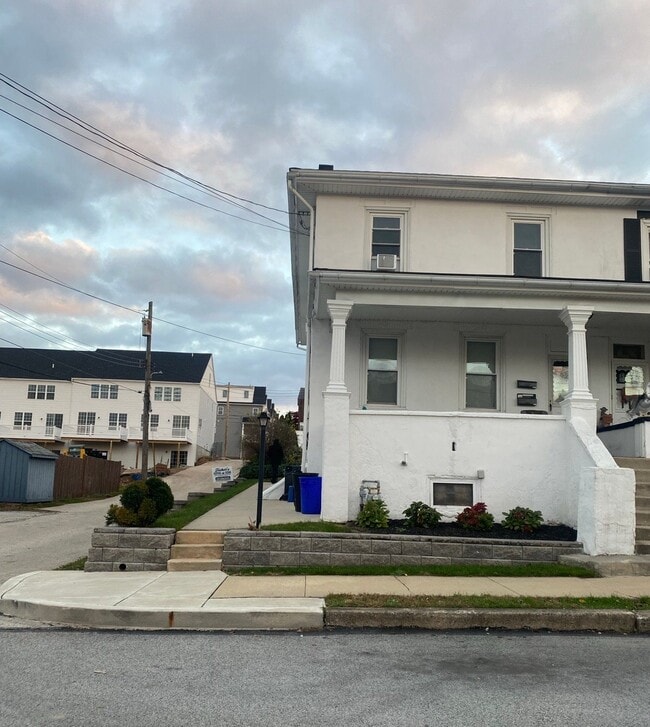 Building Photo - 420 Prospect Ave Unit 2