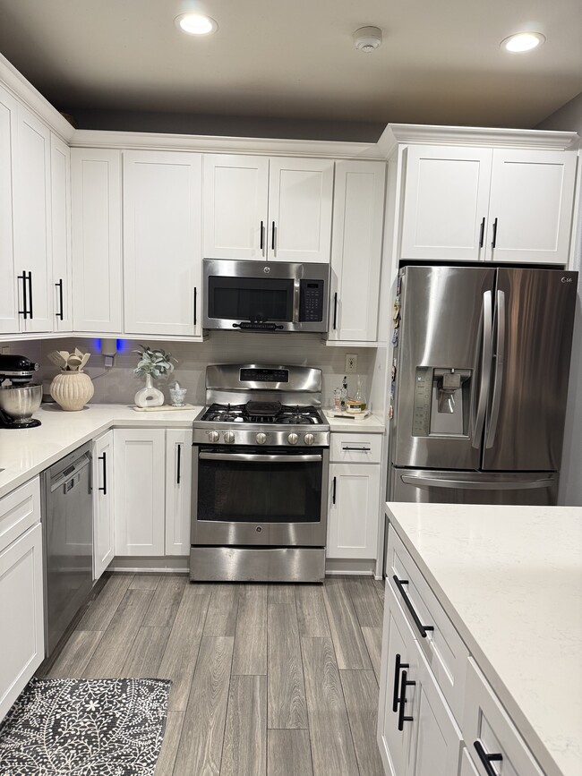 Kitchen - 1035 Tesoro Ave