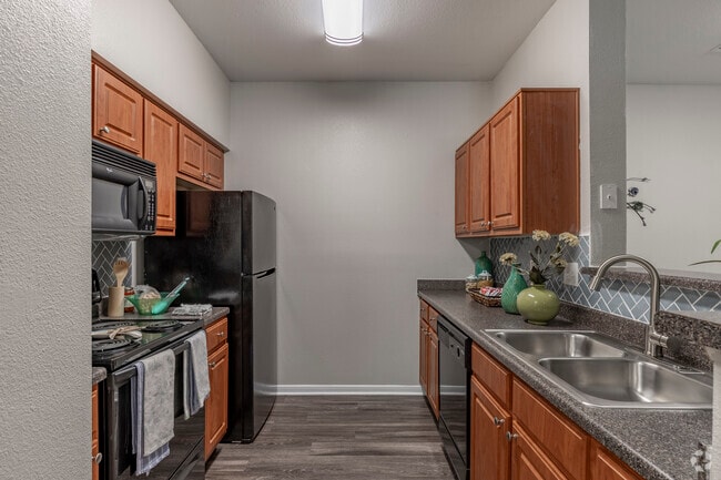 2BR, 2BA - 1,069SF