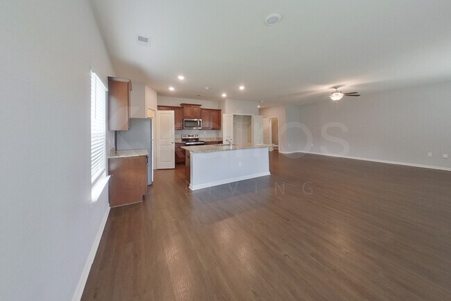 101 Mayflower Cir