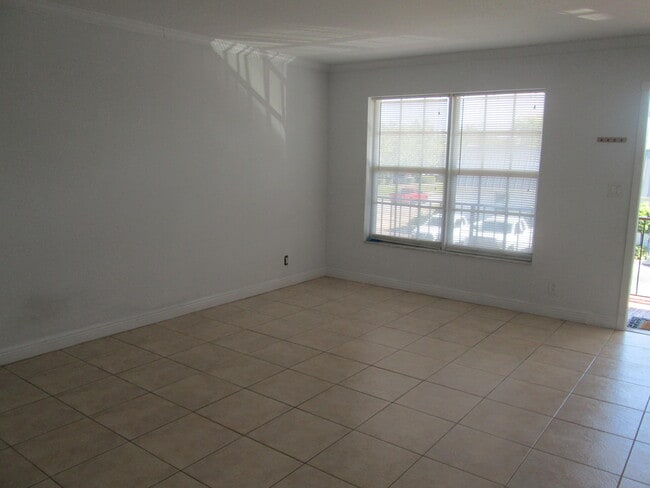 Photo - 405 N Cypress Dr Unit 3