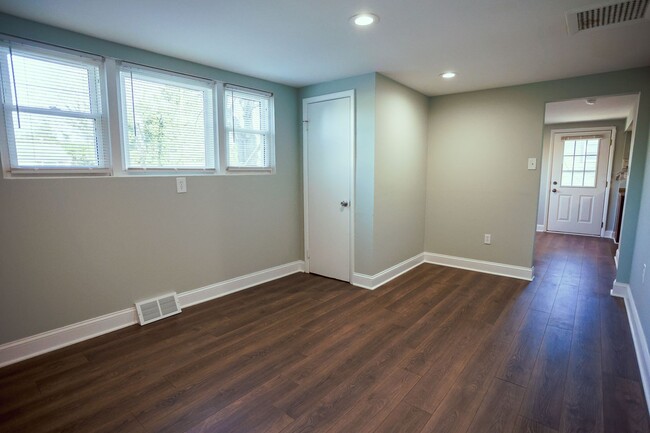 Photo - Cute and Bright split foyer with large fen... House