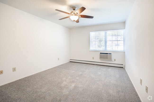 1 BR, 1 BA - 576 SQFT