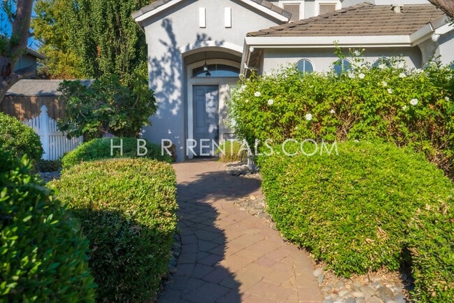 Photo - 422 Meyenberg Ave