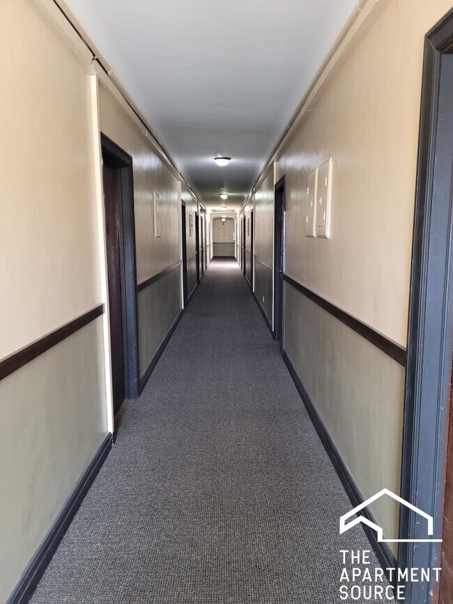 Photo - 948 W Cuyler Ave Unit 4