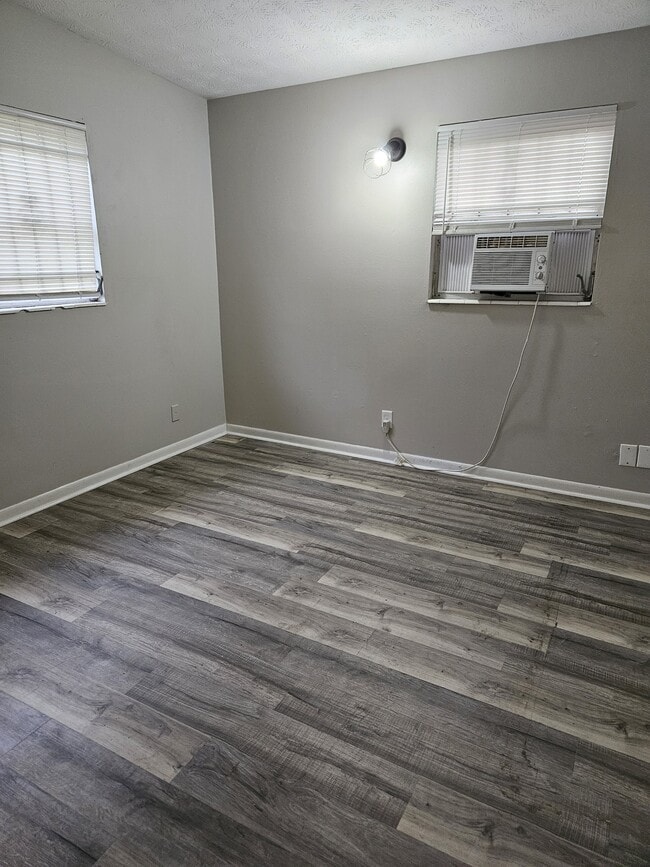 Photo - 2169 W 14th St