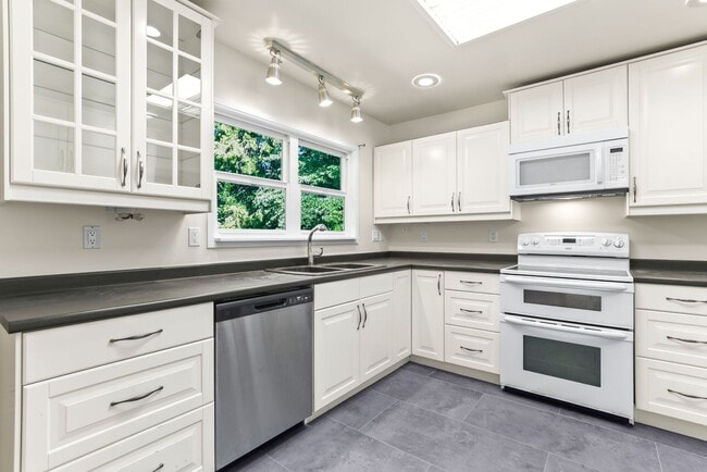 Building Photo - 9877 SE 33rd Ave Rental