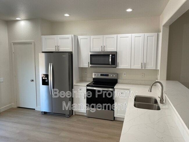 Photo - 220 N 110th St