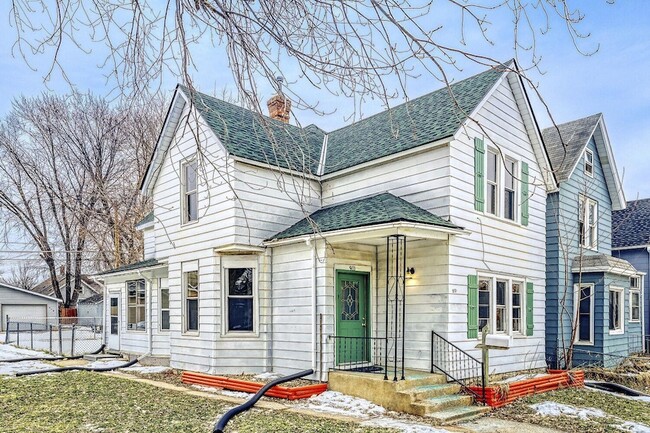 Building Photo - 911 Sims Ave