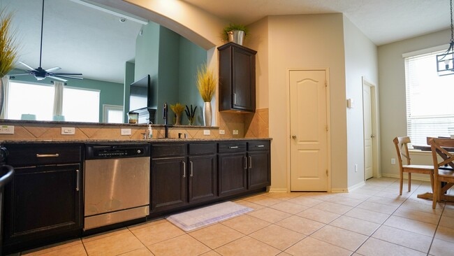 Photo - 2109 Mooncrest Dr